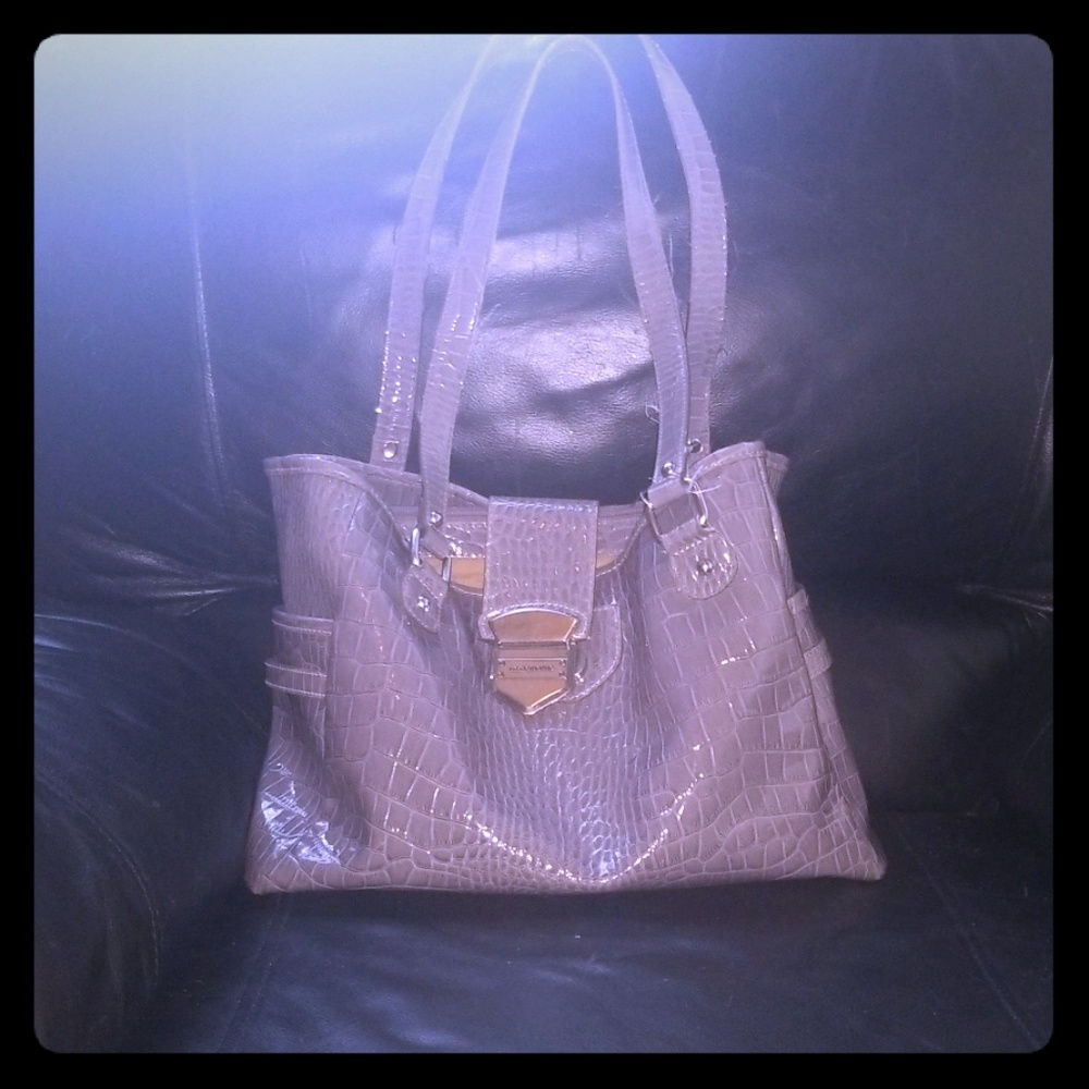A Liz Caliborne pure